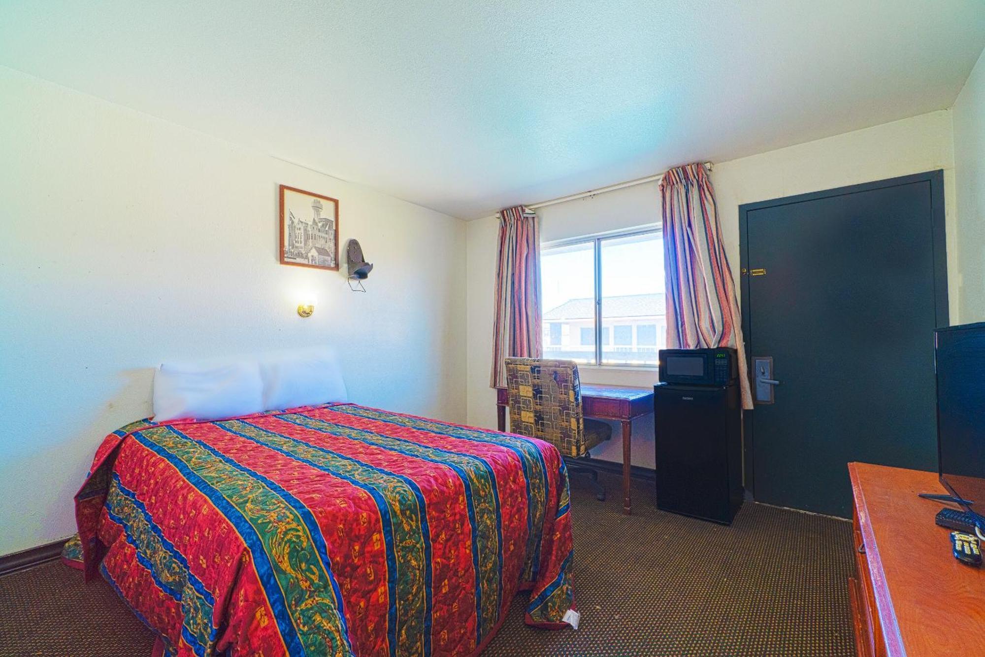Castle Inn & Suites By Oyo Chickasha Εξωτερικό φωτογραφία