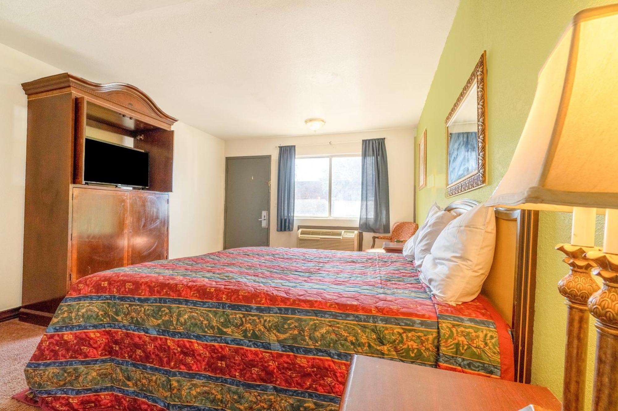 Castle Inn & Suites By Oyo Chickasha Εξωτερικό φωτογραφία