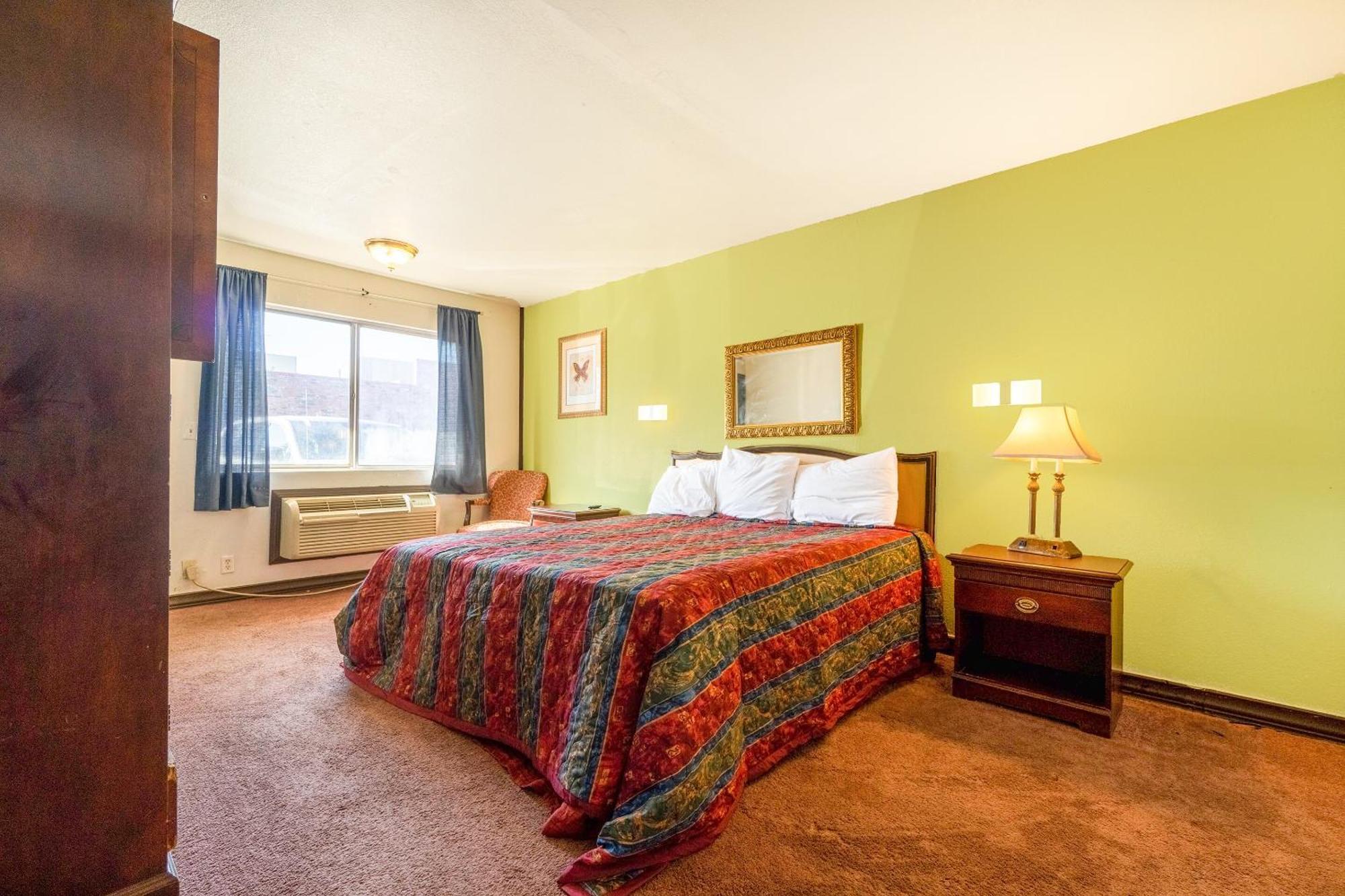 Castle Inn & Suites By Oyo Chickasha Εξωτερικό φωτογραφία