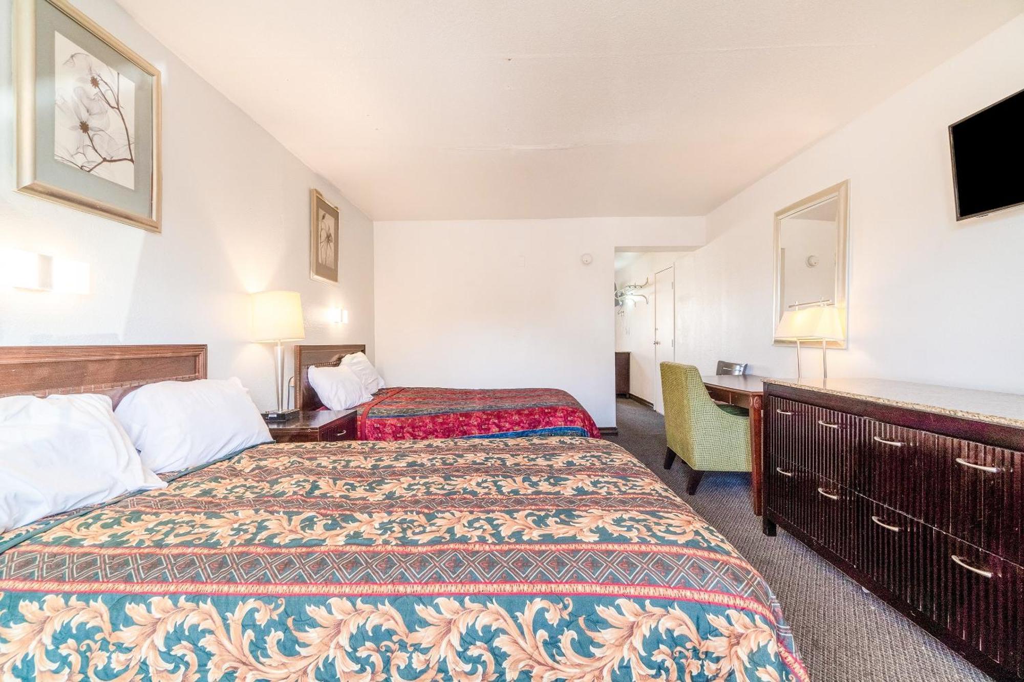 Castle Inn & Suites By Oyo Chickasha Εξωτερικό φωτογραφία