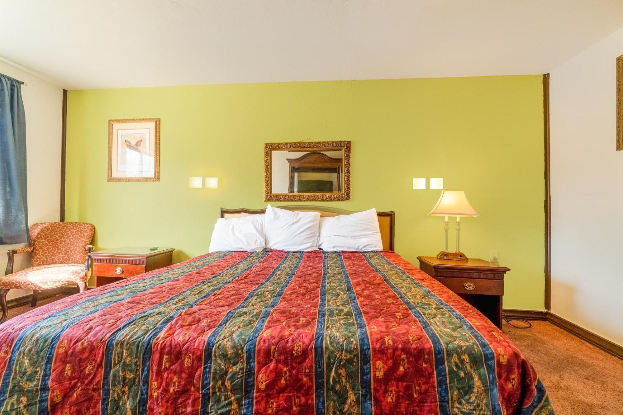 Castle Inn & Suites By Oyo Chickasha Εξωτερικό φωτογραφία