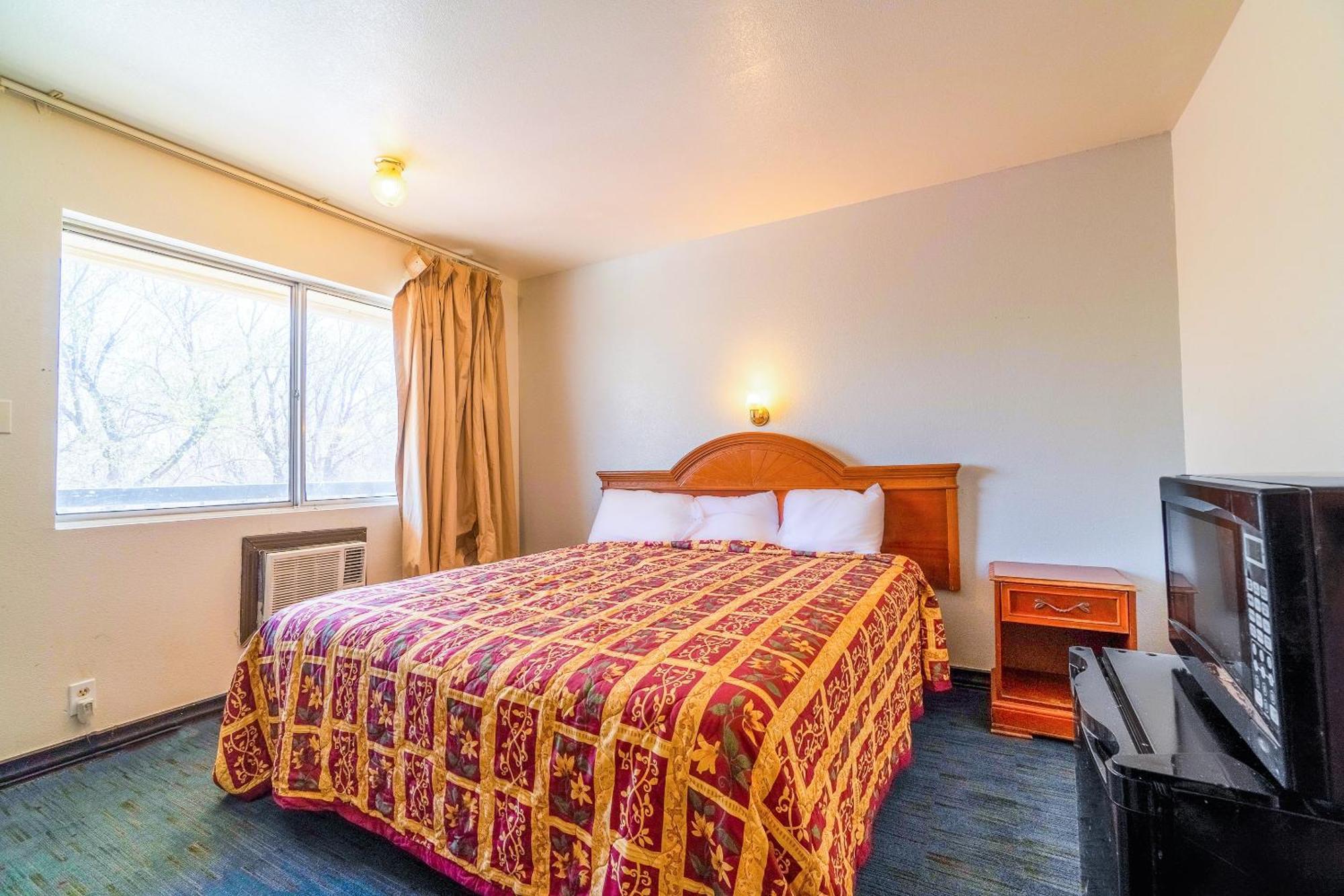 Castle Inn & Suites By Oyo Chickasha Εξωτερικό φωτογραφία