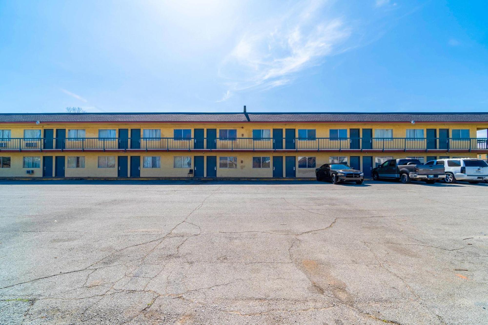 Castle Inn & Suites By Oyo Chickasha Εξωτερικό φωτογραφία