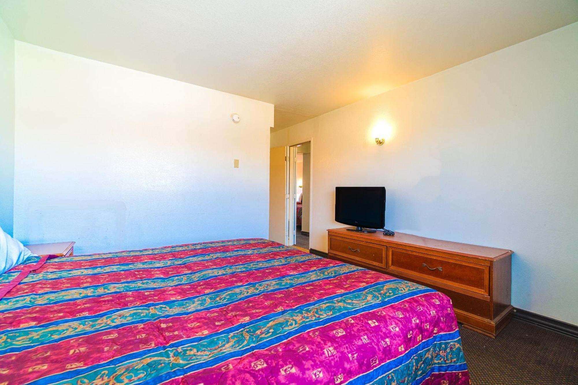 Castle Inn & Suites By Oyo Chickasha Εξωτερικό φωτογραφία