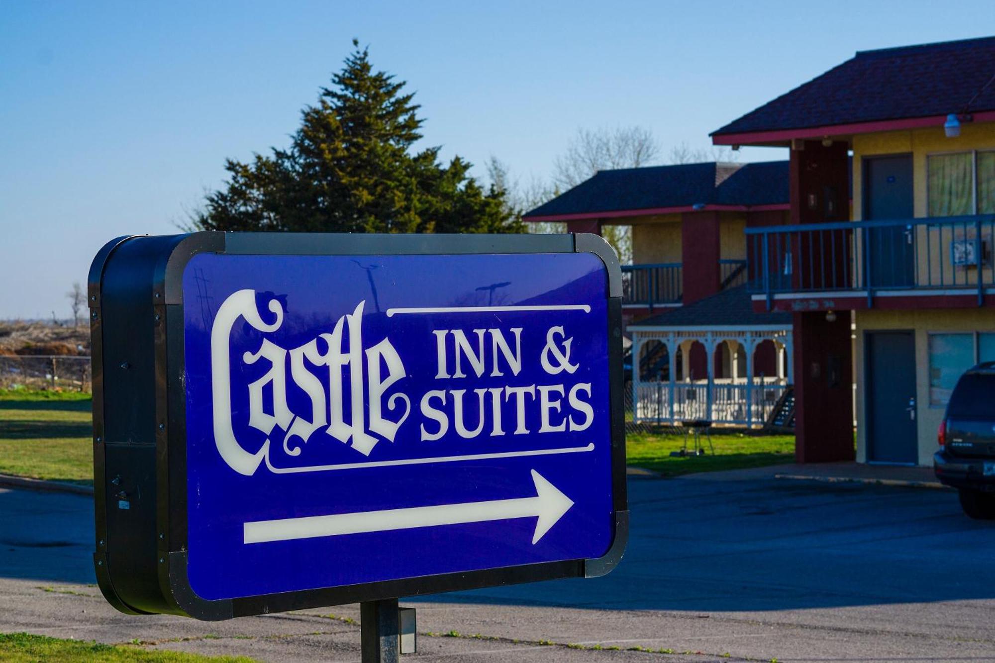 Castle Inn & Suites By Oyo Chickasha Εξωτερικό φωτογραφία