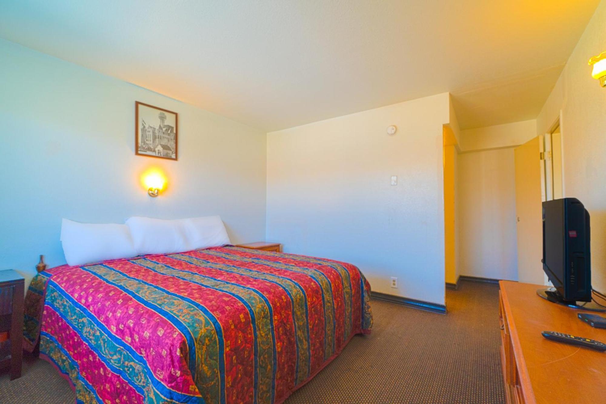 Castle Inn & Suites By Oyo Chickasha Εξωτερικό φωτογραφία
