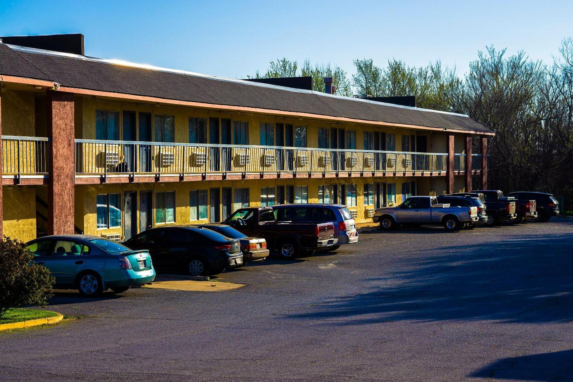 Castle Inn & Suites By Oyo Chickasha Εξωτερικό φωτογραφία