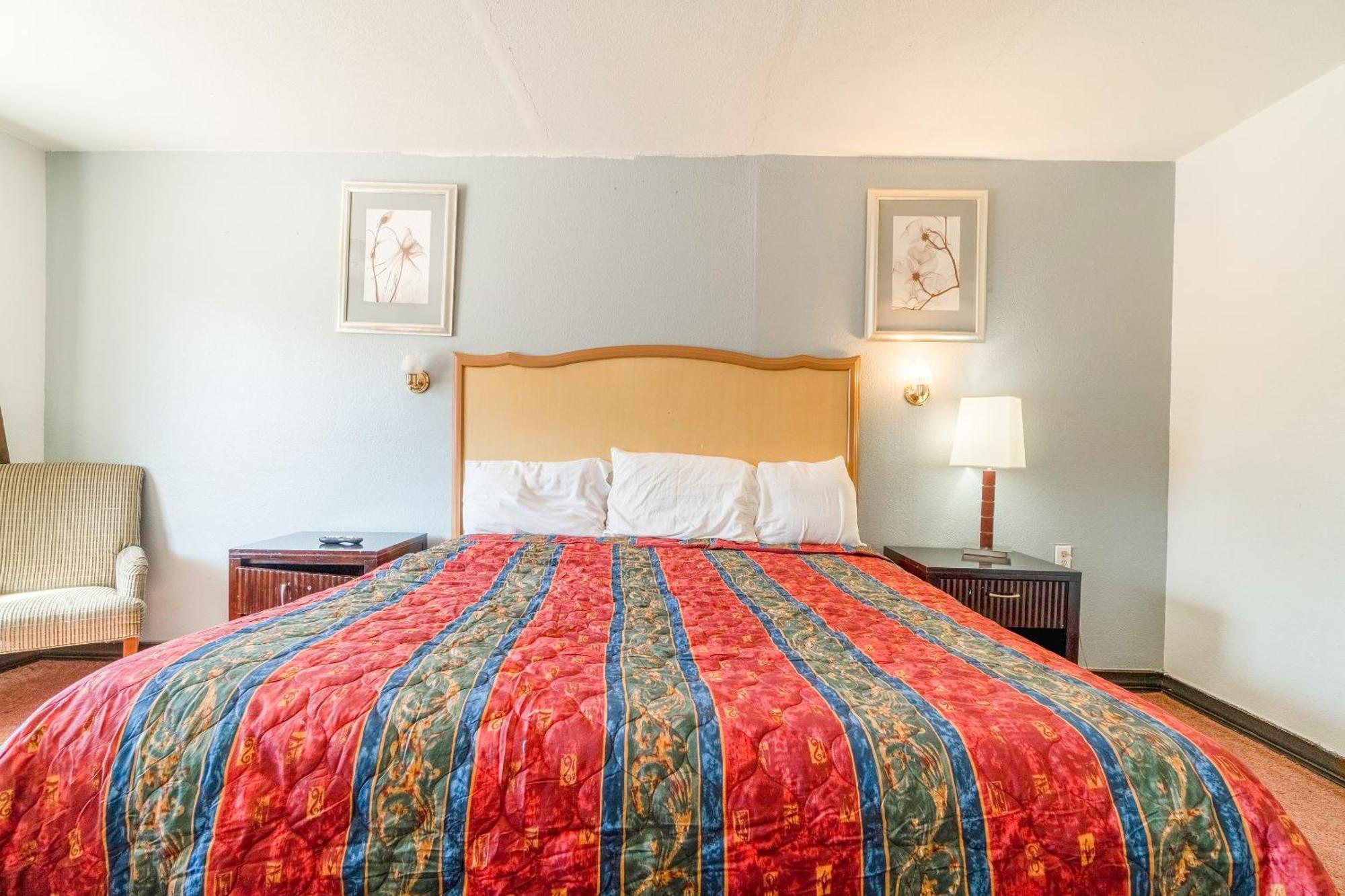 Castle Inn & Suites By Oyo Chickasha Εξωτερικό φωτογραφία