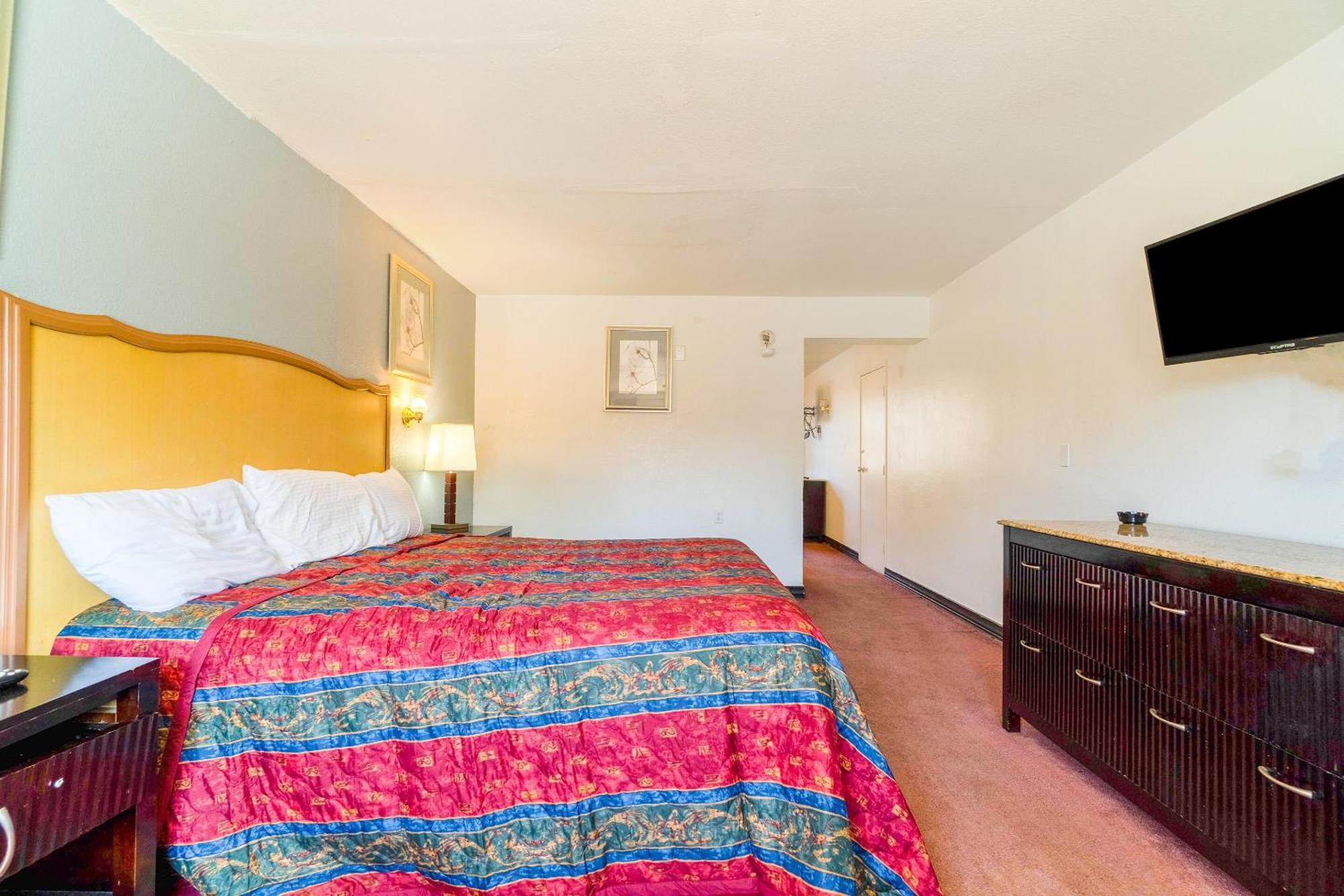 Castle Inn & Suites By Oyo Chickasha Εξωτερικό φωτογραφία