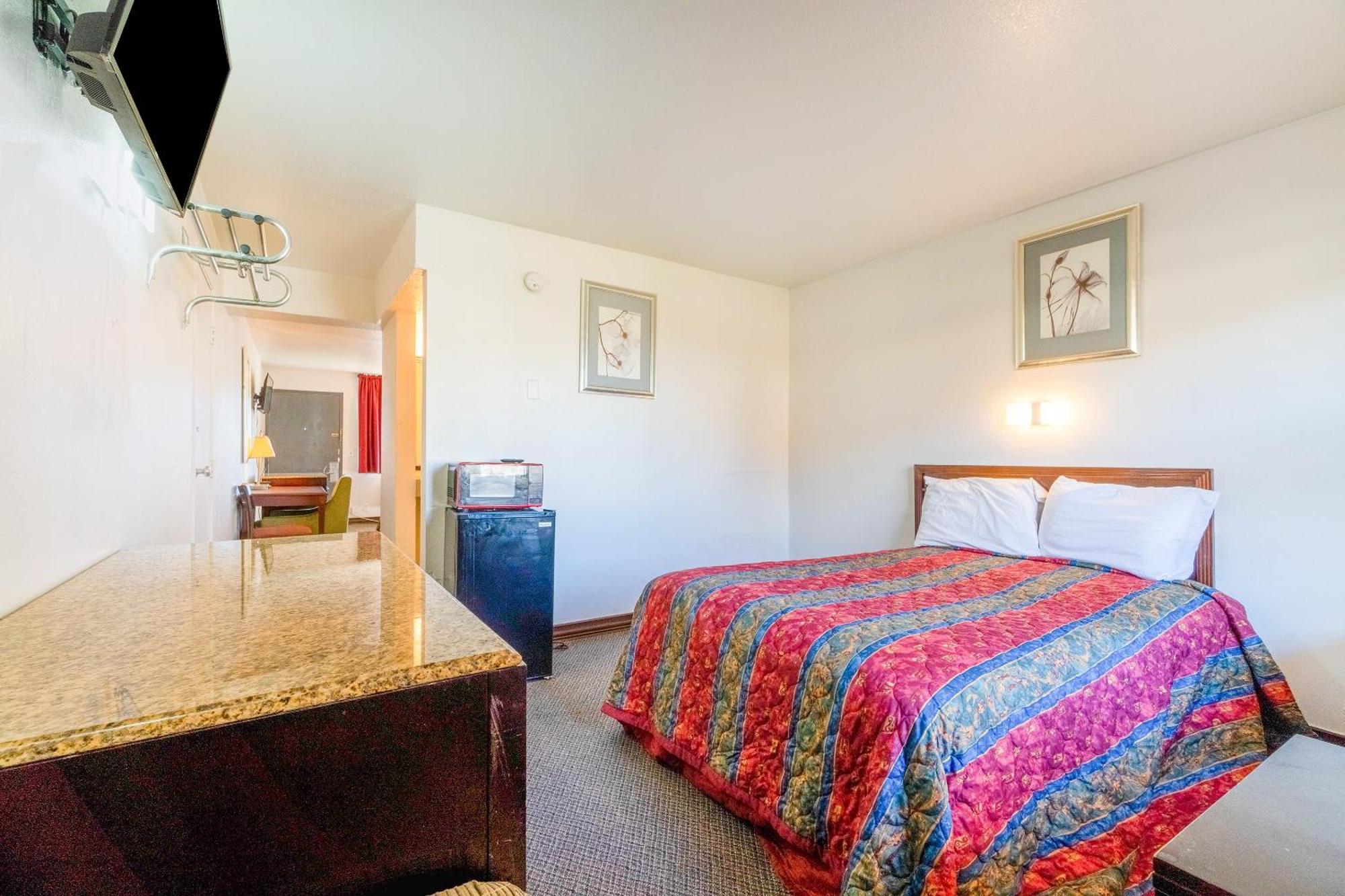 Castle Inn & Suites By Oyo Chickasha Εξωτερικό φωτογραφία