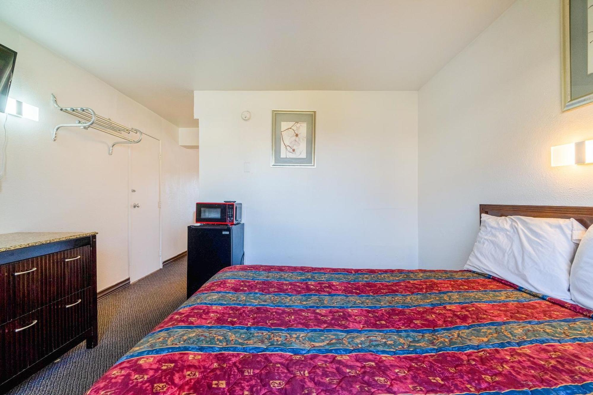 Castle Inn & Suites By Oyo Chickasha Εξωτερικό φωτογραφία